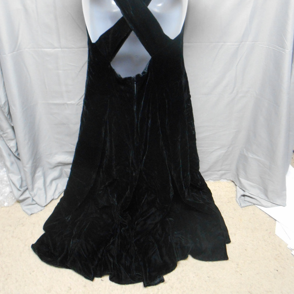 NWT Exclusively Gantos black velour mid calf dress - Picture 5 of 6